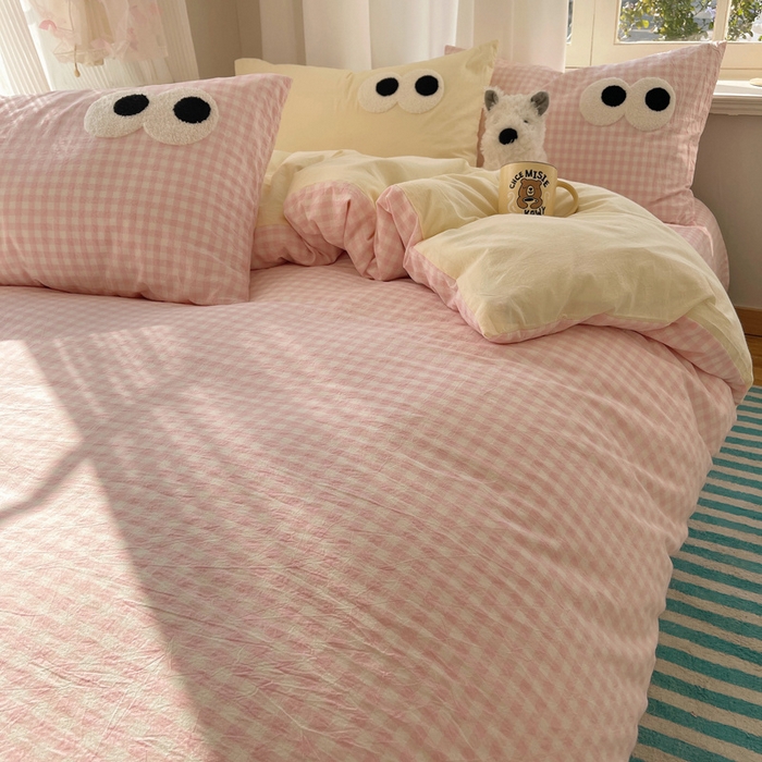 91家纺网 家纺一手货源 找家纺 桃心家居 2026新款A类亲肤舒适软糯云柔水洗棉大眼睛毛巾绣混搭格子撞色系列四件套 云柔水洗棉-大眼粉小格奶黄