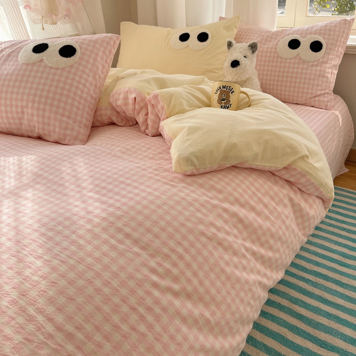 91家纺网 家纺一手货源 找家纺 桃心家居 2026新款A类亲肤舒适软糯云柔水洗棉大眼睛毛巾绣混搭格子撞色系列四件套 云柔水洗棉-大眼粉小格奶黄