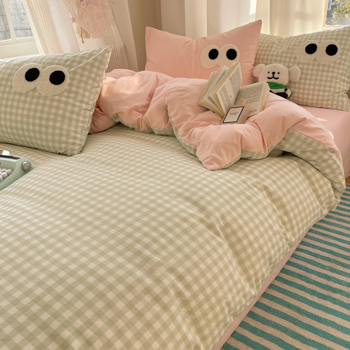 91家纺网 家纺一手货源 找家纺 桃心家居 2026新款A类亲肤舒适软糯云柔水洗棉大眼睛毛巾绣混搭格子撞色系列四件套 云柔水洗棉-大眼绿格粉粉