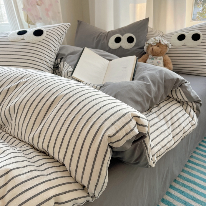 91家纺网 家纺一手货源 找家纺 桃心家居 2026新款A类亲肤舒适软糯云柔水洗棉大眼睛毛巾绣混搭格子撞色系列四件套 云柔水洗棉-大眼灰条拿铁