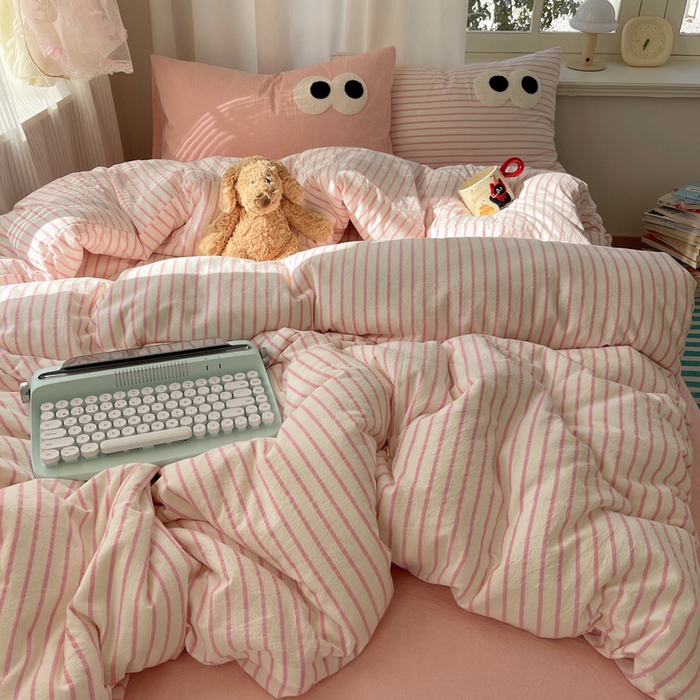 91家纺网 家纺一手货源 找家纺 桃心家居 2026新款A类亲肤舒适软糯云柔水洗棉大眼睛毛巾绣混搭格子撞色系列四件套 云柔水洗棉-大眼粉条粉