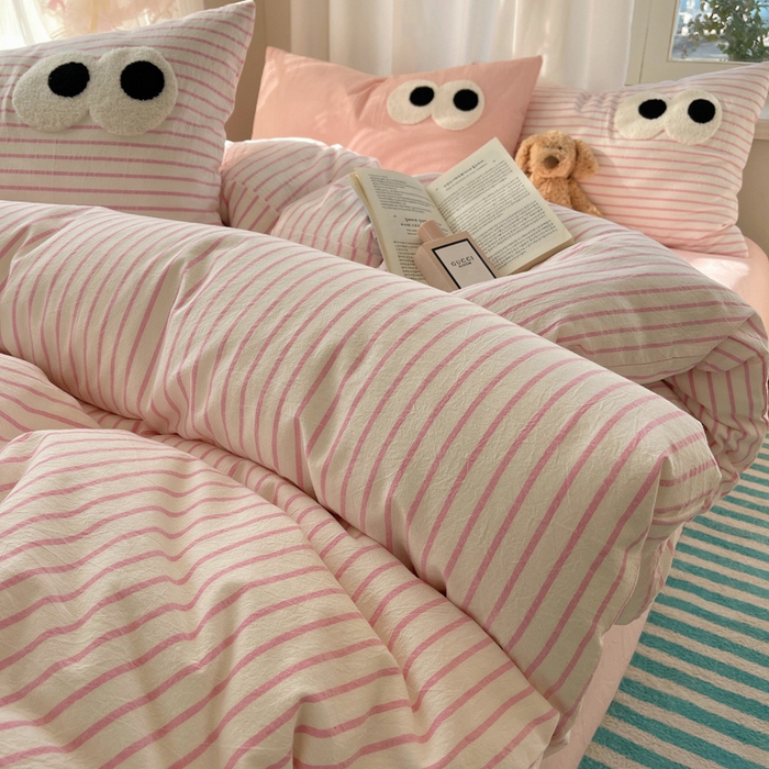 91家纺网 家纺一手货源 找家纺 桃心家居 2026新款A类亲肤舒适软糯云柔水洗棉大眼睛毛巾绣混搭格子撞色系列四件套 云柔水洗棉-大眼粉条粉