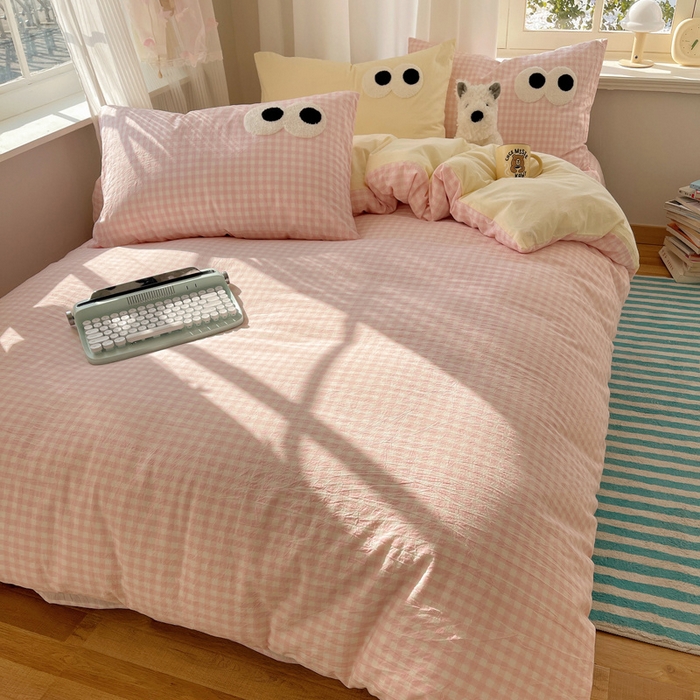 91家纺网 家纺一手货源 找家纺 桃心家居 2026新款A类亲肤舒适软糯云柔水洗棉大眼睛毛巾绣混搭格子撞色系列四件套 云柔水洗棉-大眼粉小格奶黄