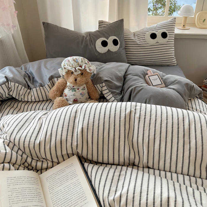 91家纺网 家纺一手货源 找家纺 桃心家居 2026新款A类亲肤舒适软糯云柔水洗棉大眼睛毛巾绣混搭格子撞色系列四件套 云柔水洗棉-大眼灰条拿铁