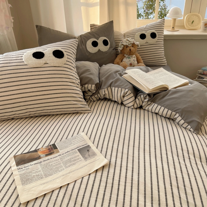 91家纺网 家纺一手货源 找家纺 桃心家居 2026新款A类亲肤舒适软糯云柔水洗棉大眼睛毛巾绣混搭格子撞色系列四件套 云柔水洗棉-大眼灰条拿铁