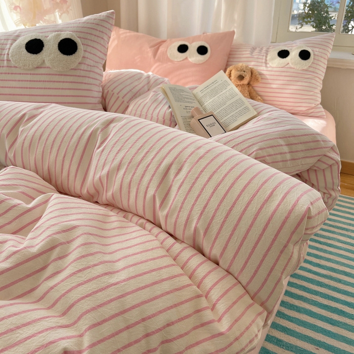 91家纺网 家纺一手货源 找家纺 桃心家居 2026新款A类亲肤舒适软糯云柔水洗棉大眼睛毛巾绣混搭格子撞色系列四件套 云柔水洗棉-大眼粉条粉