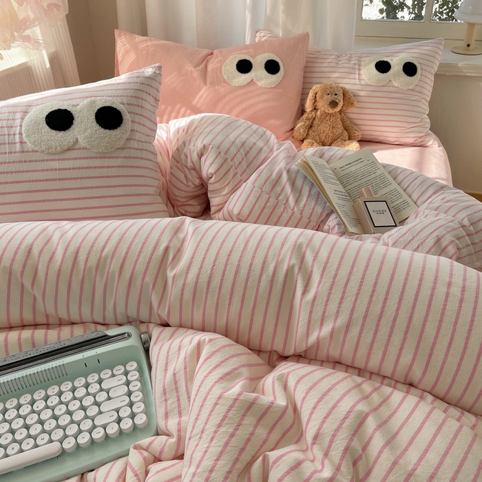 91家纺网 家纺一手货源 找家纺 桃心家居 2026新款A类亲肤舒适软糯云柔水洗棉大眼睛毛巾绣混搭格子撞色系列四件套 云柔水洗棉-大眼粉条粉