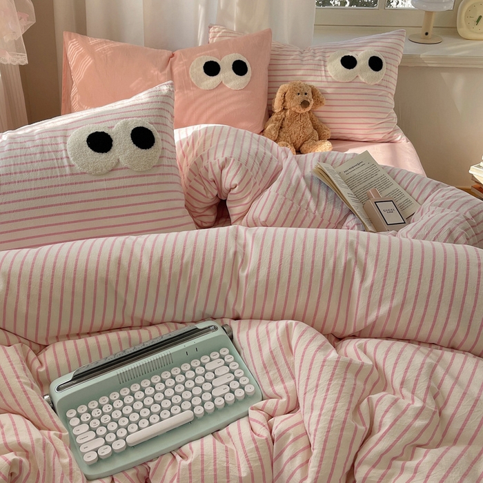 91家纺网 家纺一手货源 找家纺 桃心家居 2026新款A类亲肤舒适软糯云柔水洗棉大眼睛毛巾绣混搭格子撞色系列四件套 云柔水洗棉-大眼粉条粉