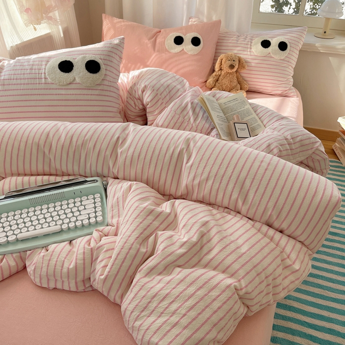 91家纺网 家纺一手货源 找家纺 桃心家居 2026新款A类亲肤舒适软糯云柔水洗棉大眼睛毛巾绣混搭格子撞色系列四件套 云柔水洗棉-大眼粉条粉