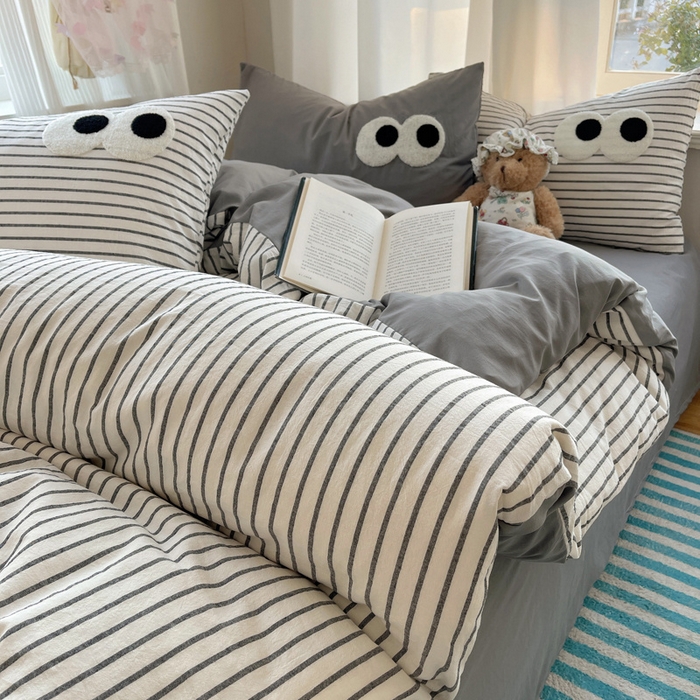 91家纺网 家纺一手货源 找家纺 桃心家居 2026新款A类亲肤舒适软糯云柔水洗棉大眼睛毛巾绣混搭格子撞色系列四件套 云柔水洗棉-大眼灰条拿铁