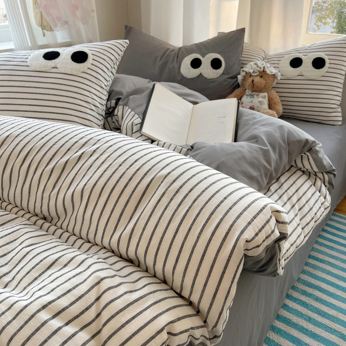 91家纺网 家纺一手货源 找家纺 桃心家居 2026新款A类亲肤舒适软糯云柔水洗棉大眼睛毛巾绣混搭格子撞色系列四件套 云柔水洗棉-大眼灰条拿铁