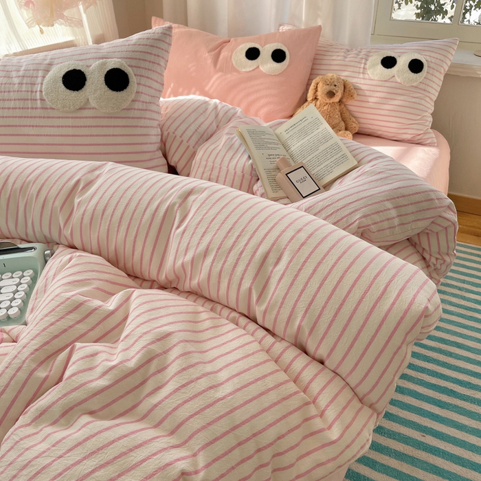 91家纺网 家纺一手货源 找家纺 桃心家居 2026新款A类亲肤舒适软糯云柔水洗棉大眼睛毛巾绣混搭格子撞色系列四件套 云柔水洗棉-大眼粉条粉