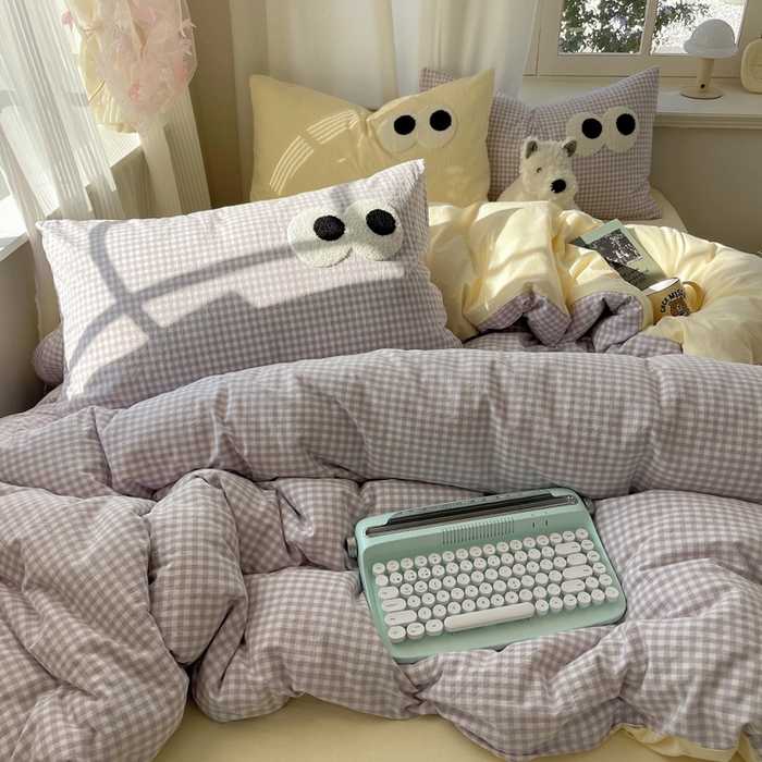 91家纺网 家纺一手货源 找家纺 桃心家居 2026新款A类亲肤舒适软糯云柔水洗棉大眼睛毛巾绣混搭格子撞色系列四件套 云柔水洗棉-大眼紫小格奶黄