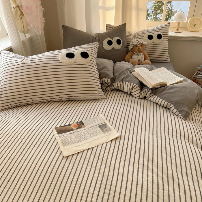 91家纺网 家纺一手货源 找家纺 桃心家居 2026新款A类亲肤舒适软糯云柔水洗棉大眼睛毛巾绣混搭格子撞色系列四件套 云柔水洗棉-大眼灰条拿铁