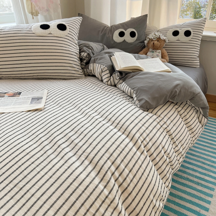 91家纺网 家纺一手货源 找家纺 桃心家居 2026新款A类亲肤舒适软糯云柔水洗棉大眼睛毛巾绣混搭格子撞色系列四件套 云柔水洗棉-大眼灰条拿铁