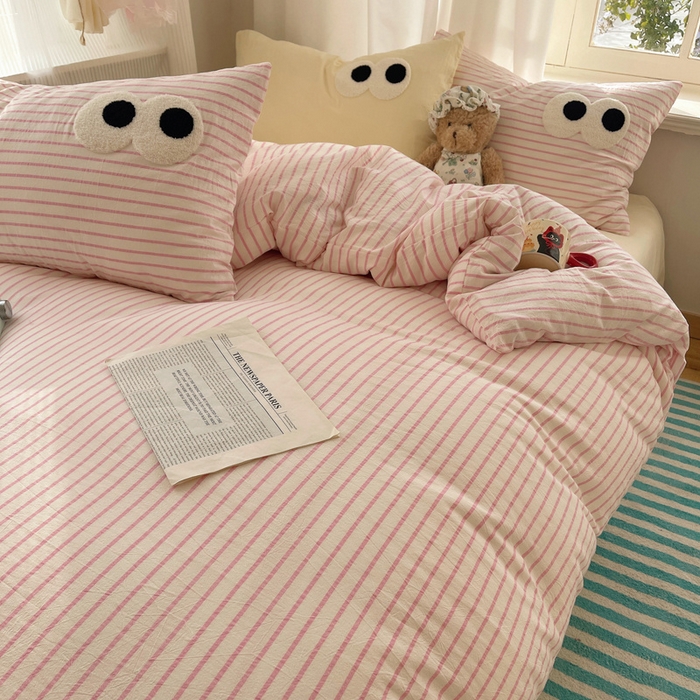 91家纺网 家纺一手货源 找家纺 桃心家居 2026新款A类亲肤舒适软糯云柔水洗棉大眼睛毛巾绣混搭格子撞色系列四件套 云柔水洗棉-大眼粉粉条奶黄