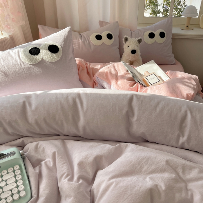 91家纺网 家纺一手货源 找家纺 桃心家居 2026新款A类亲肤舒适软糯云柔水洗棉大眼睛毛巾绣混搭格子撞色系列四件套 云柔水洗棉-大眼葡萄粉桃