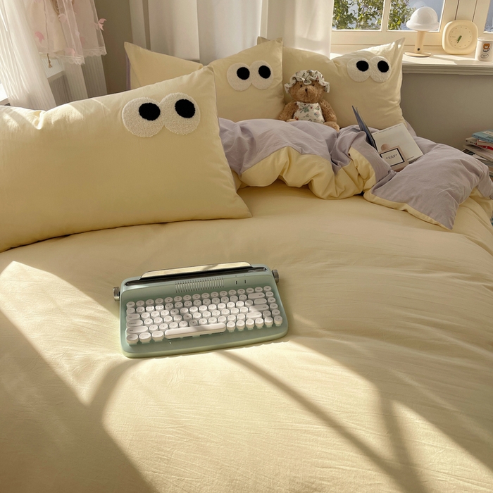 91家纺网 家纺一手货源 找家纺 桃心家居 2026新款A类亲肤舒适软糯云柔水洗棉大眼睛毛巾绣混搭格子撞色系列四件套 云柔水洗棉-大眼奶油葡萄