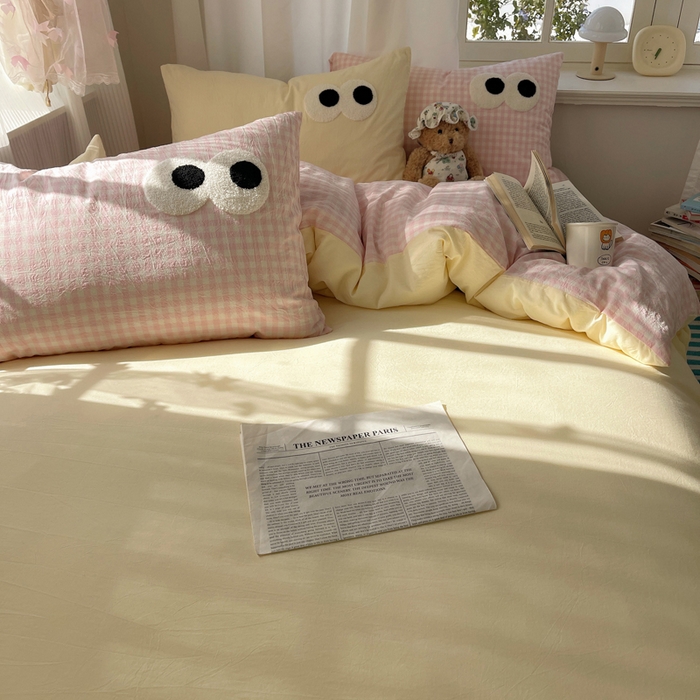 91家纺网 家纺一手货源 找家纺 桃心家居 2026新款A类亲肤舒适软糯云柔水洗棉大眼睛毛巾绣混搭格子撞色系列四件套 云柔水洗棉-大眼粉小格奶黄2