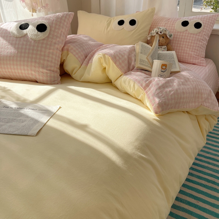 91家纺网 家纺一手货源 找家纺 桃心家居 2026新款A类亲肤舒适软糯云柔水洗棉大眼睛毛巾绣混搭格子撞色系列四件套 云柔水洗棉-大眼粉小格奶黄2