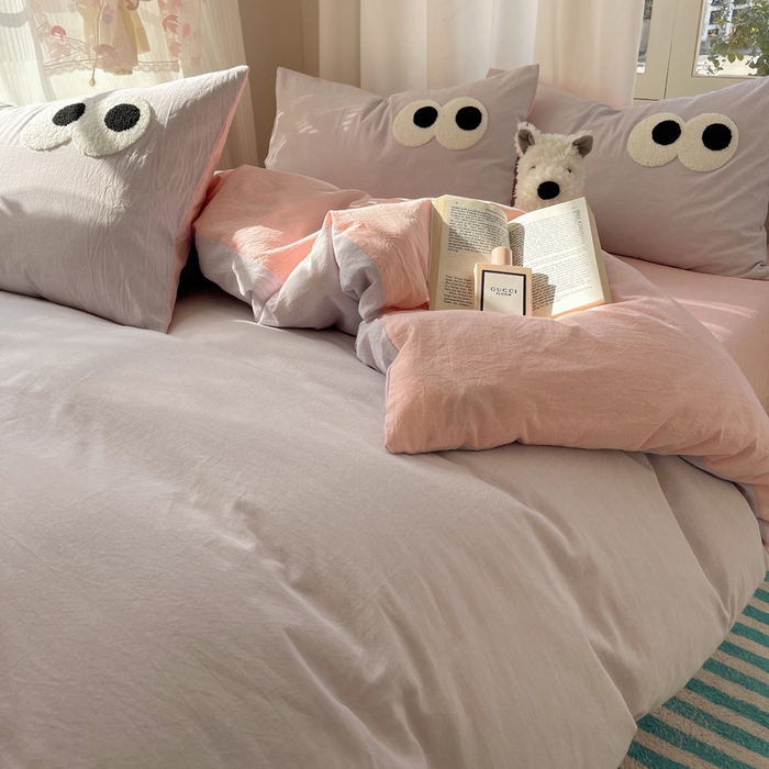 91家纺网 家纺一手货源 找家纺 桃心家居 2026新款A类亲肤舒适软糯云柔水洗棉大眼睛毛巾绣混搭格子撞色系列四件套 云柔水洗棉-大眼葡萄粉桃