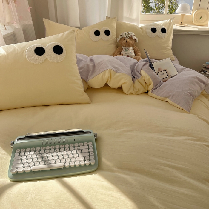 91家纺网 家纺一手货源 找家纺 桃心家居 2026新款A类亲肤舒适软糯云柔水洗棉大眼睛毛巾绣混搭格子撞色系列四件套 云柔水洗棉-大眼奶油葡萄