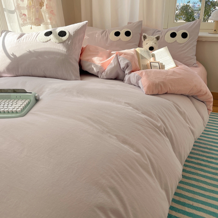 91家纺网 家纺一手货源 找家纺 桃心家居 2026新款A类亲肤舒适软糯云柔水洗棉大眼睛毛巾绣混搭格子撞色系列四件套 云柔水洗棉-大眼葡萄粉桃