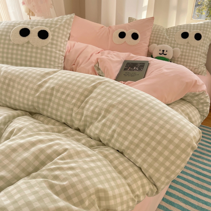 91家纺网 家纺一手货源 找家纺 桃心家居 2026新款A类亲肤舒适软糯云柔水洗棉大眼睛毛巾绣混搭格子撞色系列四件套 云柔水洗棉-大眼绿格粉粉