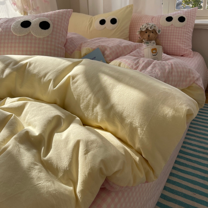 91家纺网 家纺一手货源 找家纺 桃心家居 2026新款A类亲肤舒适软糯云柔水洗棉大眼睛毛巾绣混搭格子撞色系列四件套 云柔水洗棉-大眼粉小格奶黄2