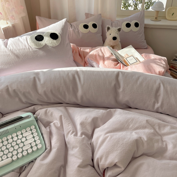 91家纺网 家纺一手货源 找家纺 桃心家居 2026新款A类亲肤舒适软糯云柔水洗棉大眼睛毛巾绣混搭格子撞色系列四件套 云柔水洗棉-大眼葡萄粉桃