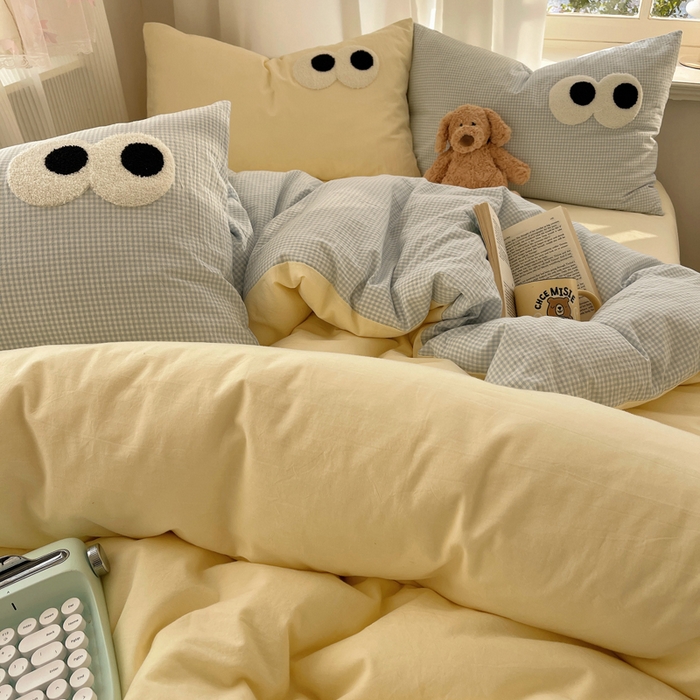 91家纺网 家纺一手货源 找家纺 桃心家居 2026新款A类亲肤舒适软糯云柔水洗棉大眼睛毛巾绣混搭格子撞色系列四件套 云柔水洗棉-大眼奶黄小蓝格