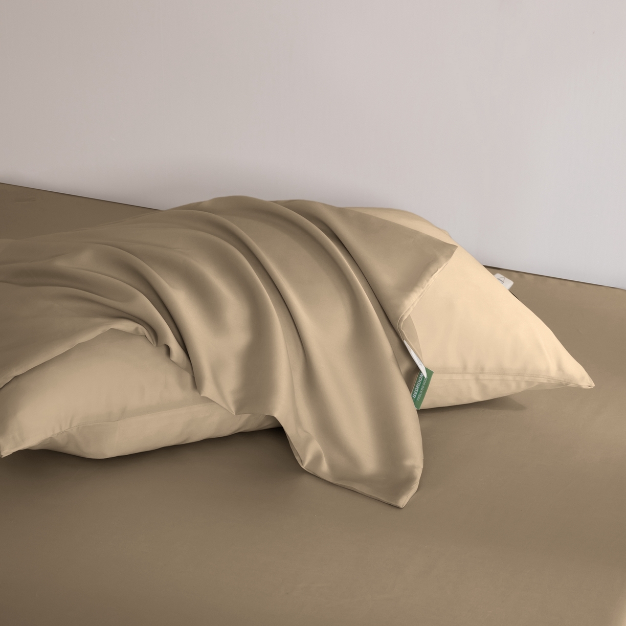 91家纺网 家纺一手货源 找家纺 眠博士 2026新款60S天丝莱赛尔纯色床笠-场景二 60S天丝床笠-金咖