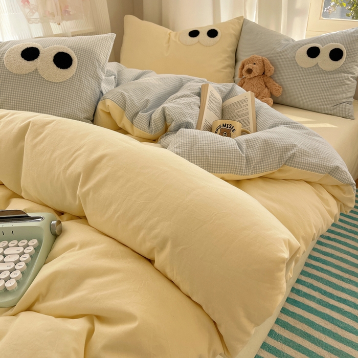 91家纺网 家纺一手货源 找家纺 桃心家居 2026新款A类亲肤舒适软糯云柔水洗棉大眼睛毛巾绣混搭格子撞色系列四件套 云柔水洗棉-大眼奶黄小蓝格