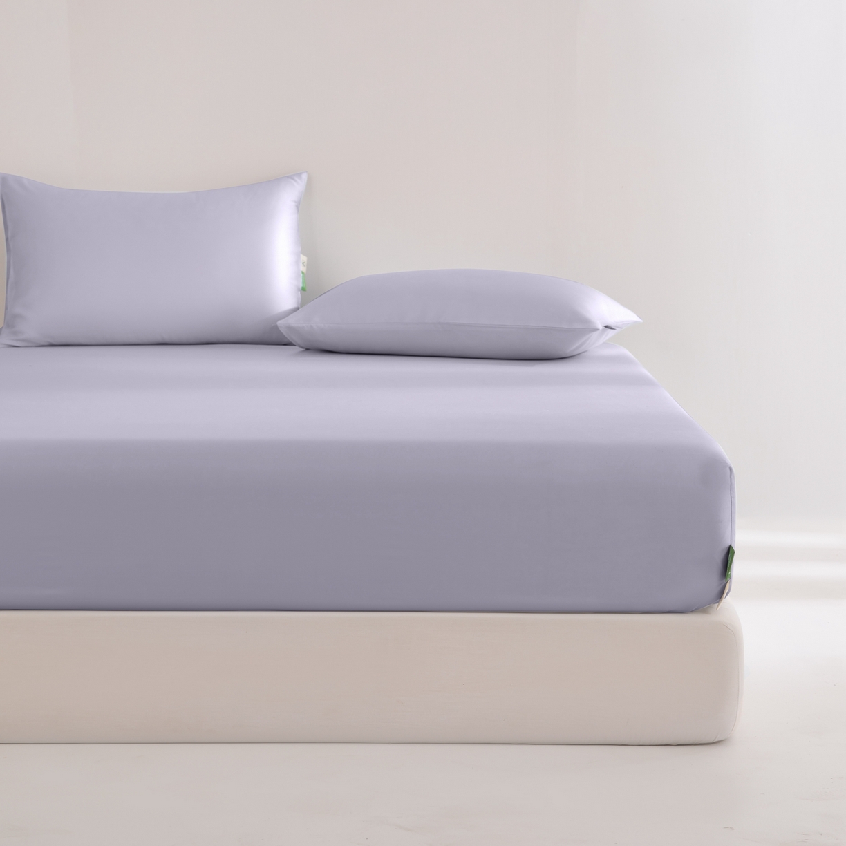 91家纺网 家纺一手货源 找家纺 眠博士 2026新款60S天丝莱赛尔纯色床笠-场景二 60S天丝床笠-迷香紫