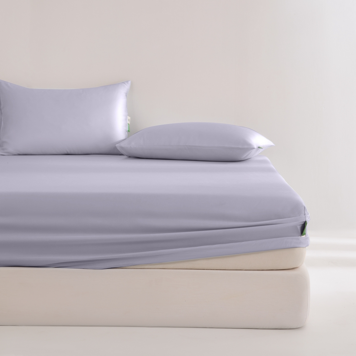 91家纺网 家纺一手货源 找家纺 眠博士 2026新款60S天丝莱赛尔纯色床笠-场景二 60S天丝床笠-迷香紫