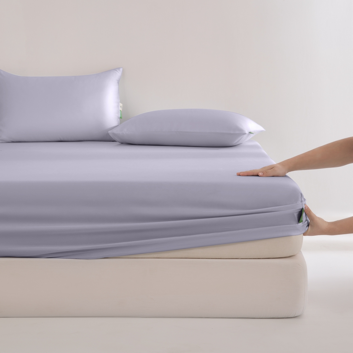 91家纺网 家纺一手货源 找家纺 眠博士 2026新款60S天丝莱赛尔纯色床笠-场景二 60S天丝床笠-迷香紫