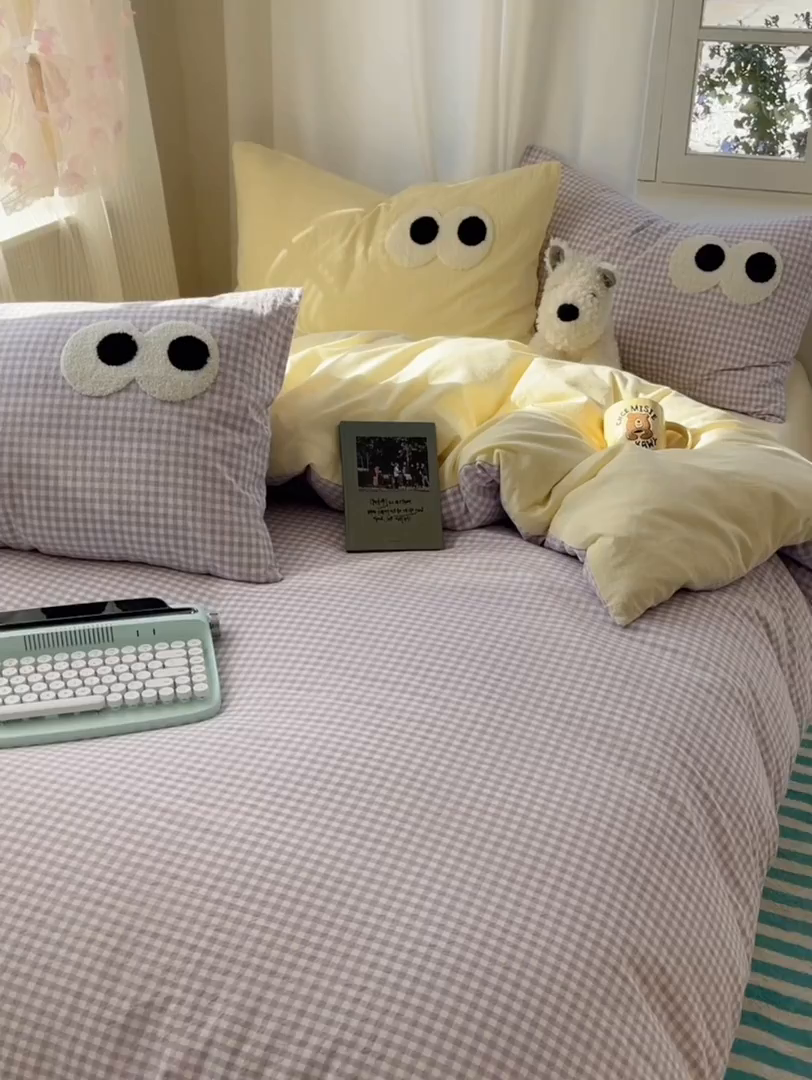 91家纺网 家纺一手货源 找家纺 桃心家居 2026新款A类亲肤舒适软糯云柔水洗棉大眼睛毛巾绣混搭格子撞色系列四件套 云柔水洗棉-大眼紫小格奶黄