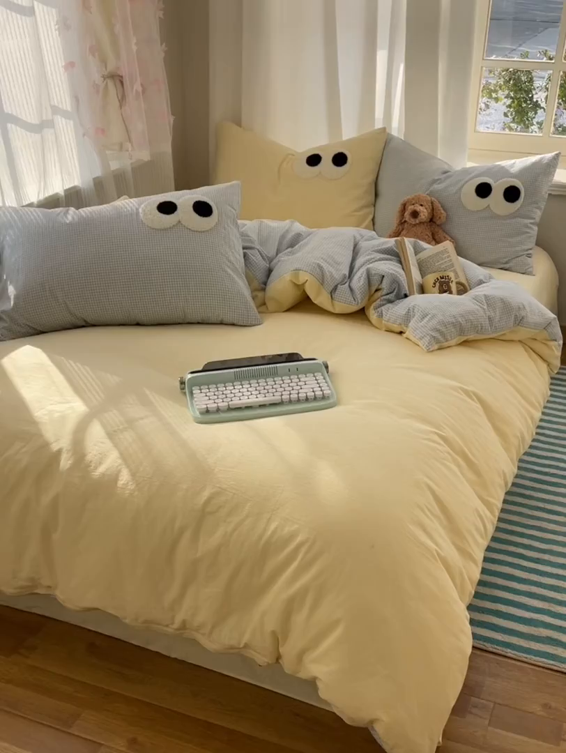 91家纺网 家纺一手货源 找家纺 桃心家居 2026新款A类亲肤舒适软糯云柔水洗棉大眼睛毛巾绣混搭格子撞色系列四件套 云柔水洗棉-大眼奶黄小蓝格