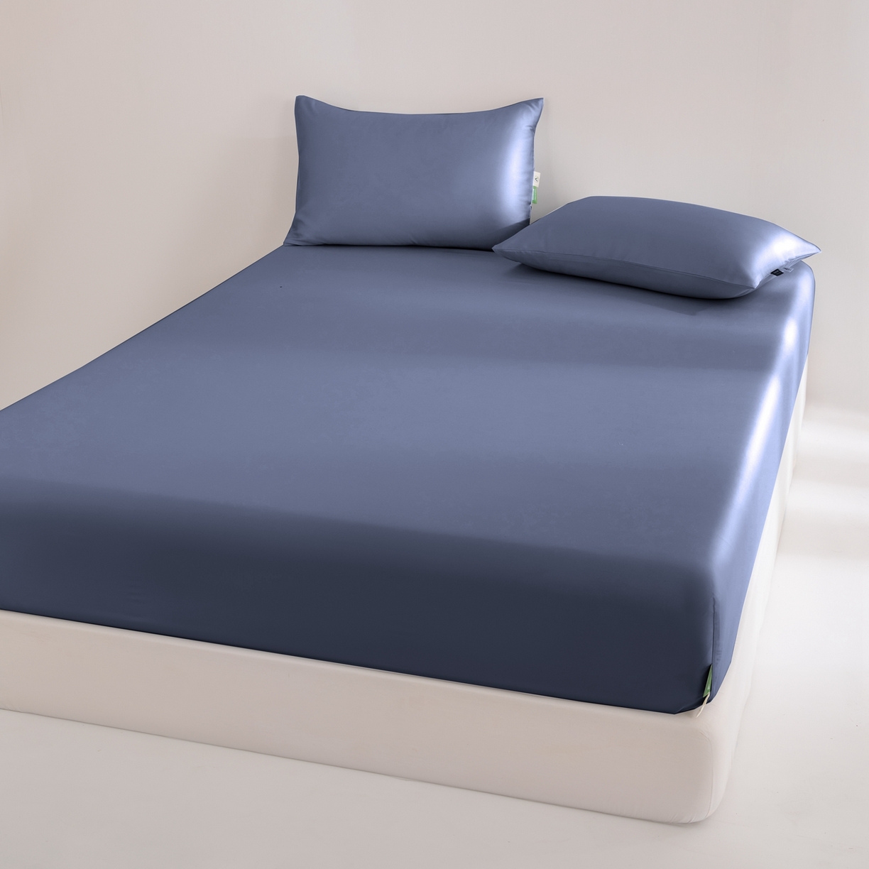 91家纺网 家纺一手货源 找家纺 眠博士 2026新款60S天丝莱赛尔纯色床笠-场景二 60S天丝床笠-米亚蓝