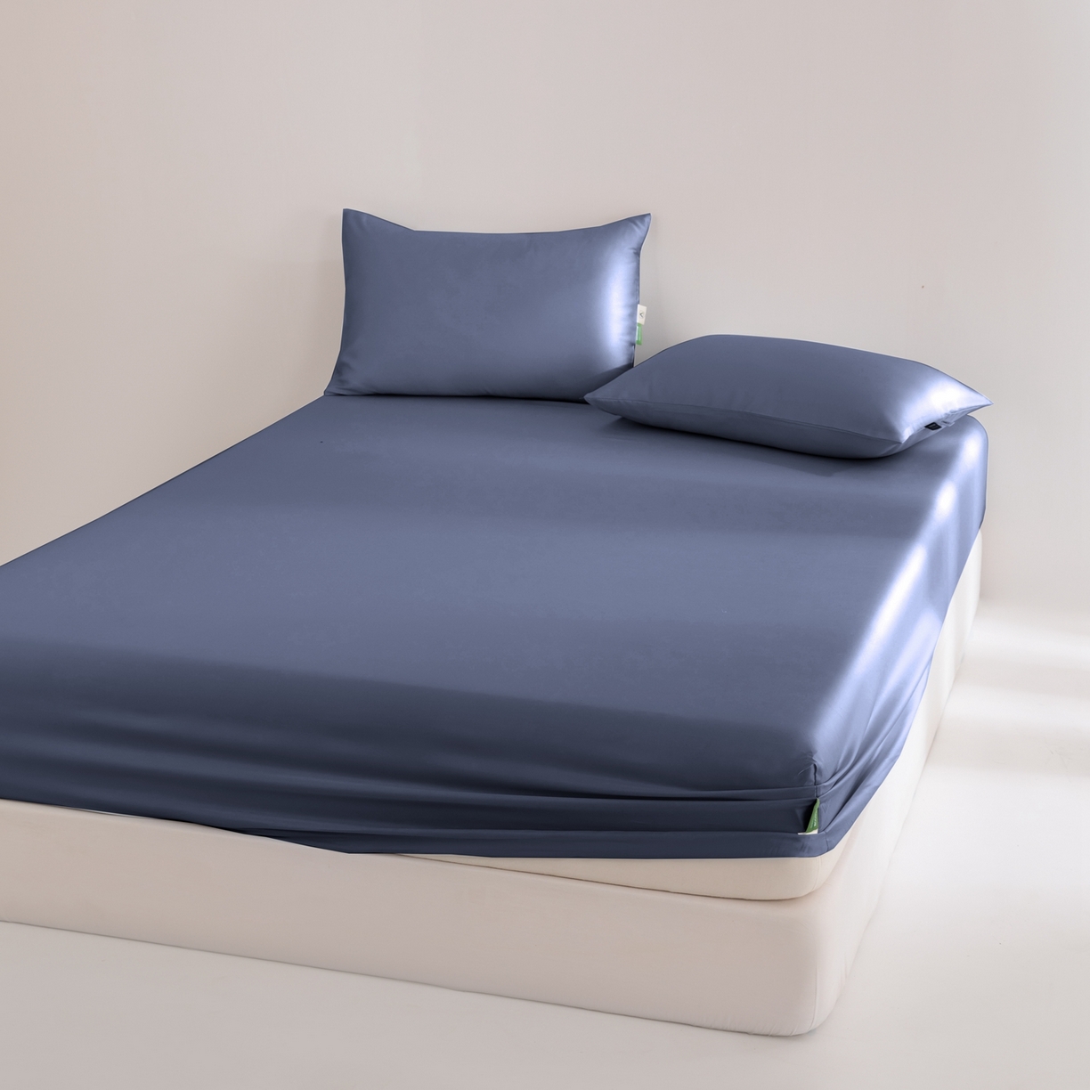 91家纺网 家纺一手货源 找家纺 眠博士 2026新款60S天丝莱赛尔纯色床笠-场景二 60S天丝床笠-米亚蓝