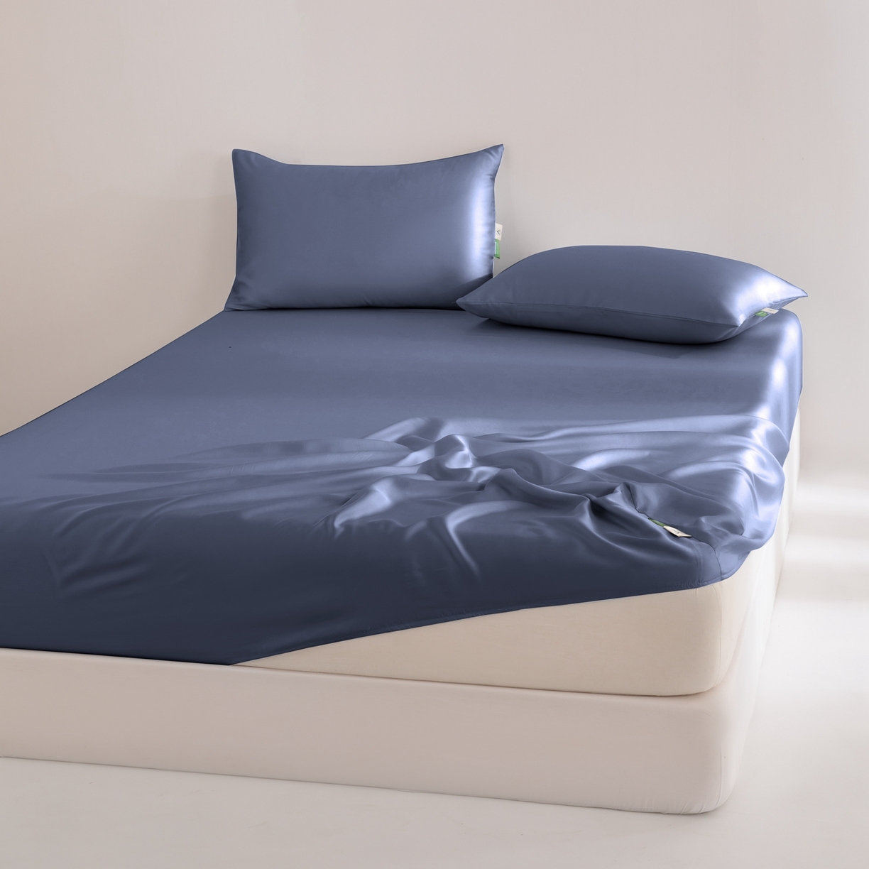 91家纺网 家纺一手货源 找家纺 眠博士 2026新款60S天丝莱赛尔纯色床笠-场景二 60S天丝床笠-米亚蓝