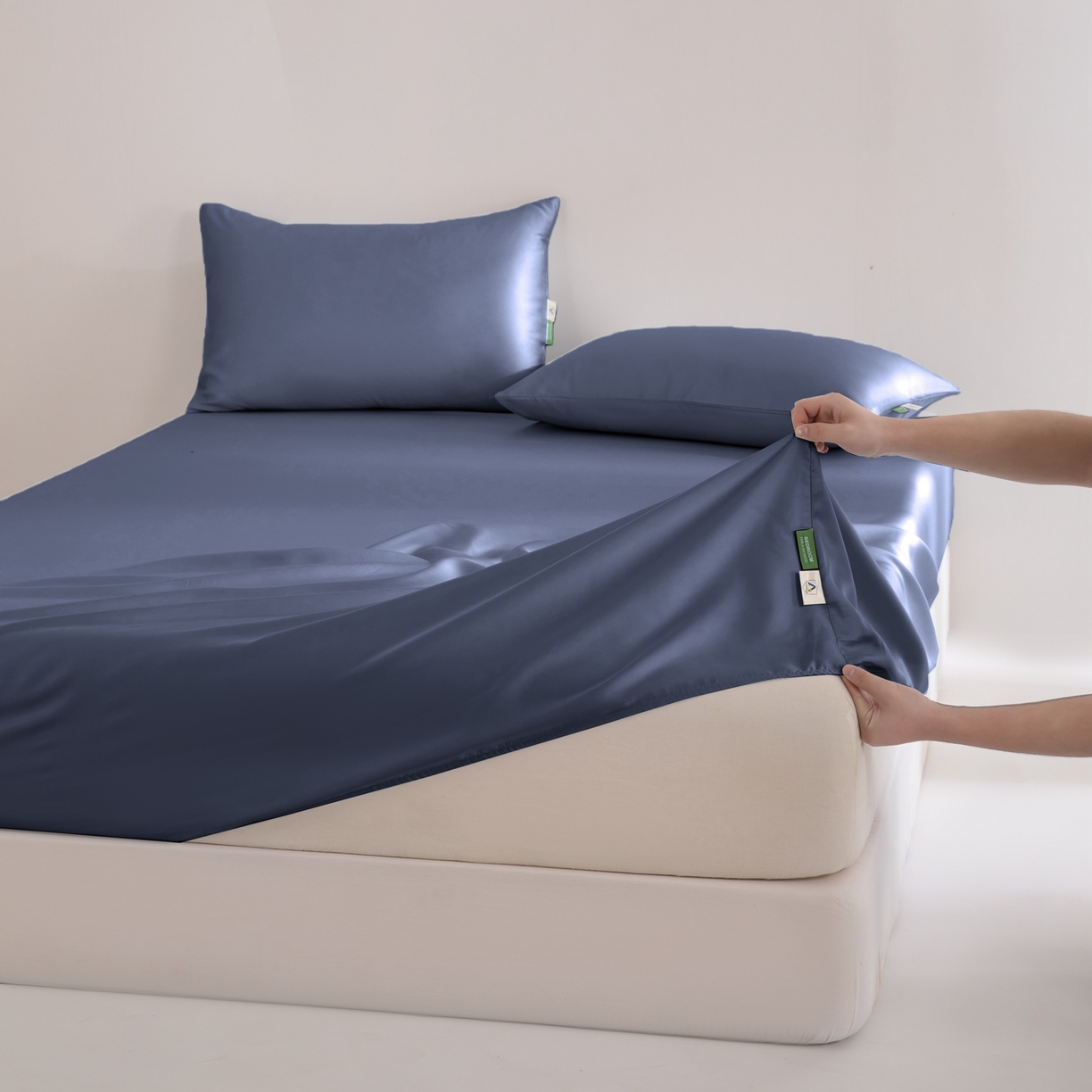 91家纺网 家纺一手货源 找家纺 眠博士 2026新款60S天丝莱赛尔纯色床笠-场景二 60S天丝床笠-米亚蓝