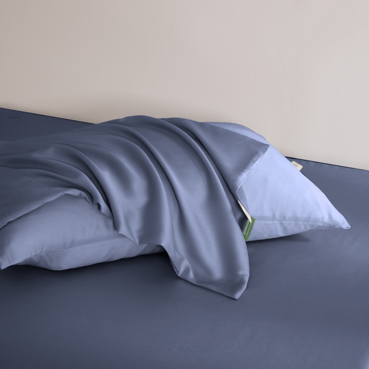 91家纺网 家纺一手货源 找家纺 眠博士 2026新款60S天丝莱赛尔纯色床笠-场景二 60S天丝床笠-米亚蓝