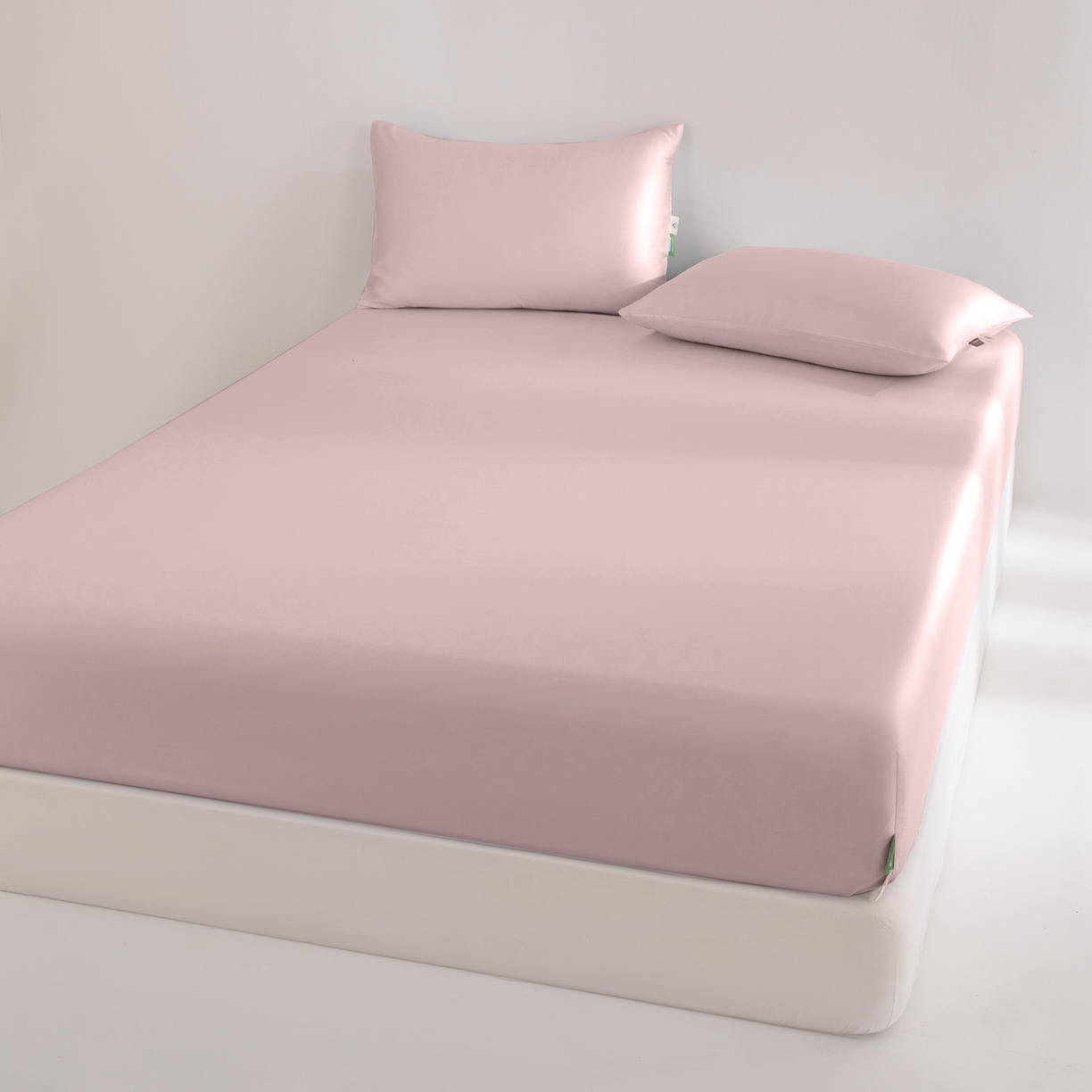 91家纺网 家纺一手货源 找家纺 眠博士 2026新款60S天丝莱赛尔纯色床笠-场景二 60S天丝床笠-藕粉