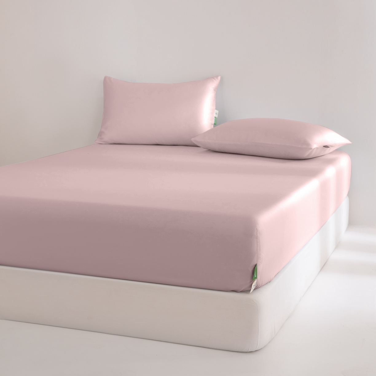 91家纺网 家纺一手货源 找家纺 眠博士 2026新款60S天丝莱赛尔纯色床笠-场景二 60S天丝床笠-藕粉