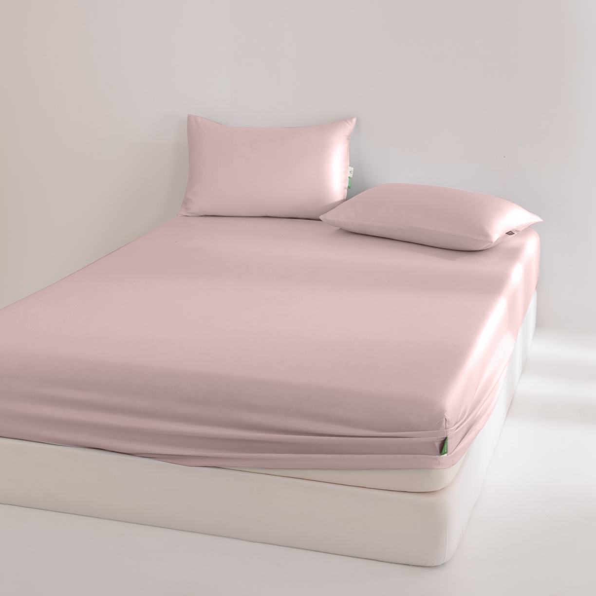 91家纺网 家纺一手货源 找家纺 眠博士 2026新款60S天丝莱赛尔纯色床笠-场景二 60S天丝床笠-藕粉