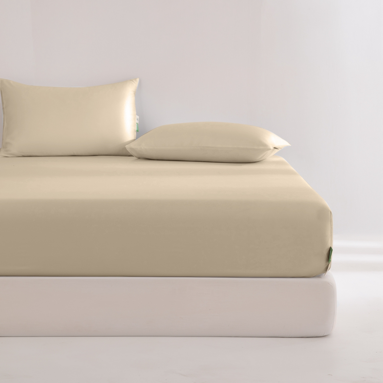 91家纺网 家纺一手货源 找家纺 眠博士 2026新款60S天丝莱赛尔纯色床笠-场景二 60S天丝床笠-浅茶色