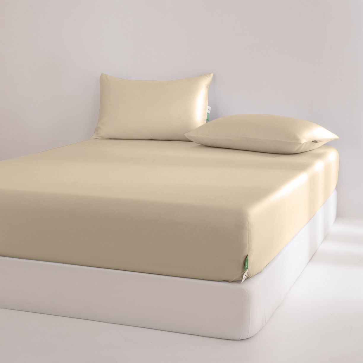 91家纺网 家纺一手货源 找家纺 眠博士 2026新款60S天丝莱赛尔纯色床笠-场景二 60S天丝床笠-浅茶色