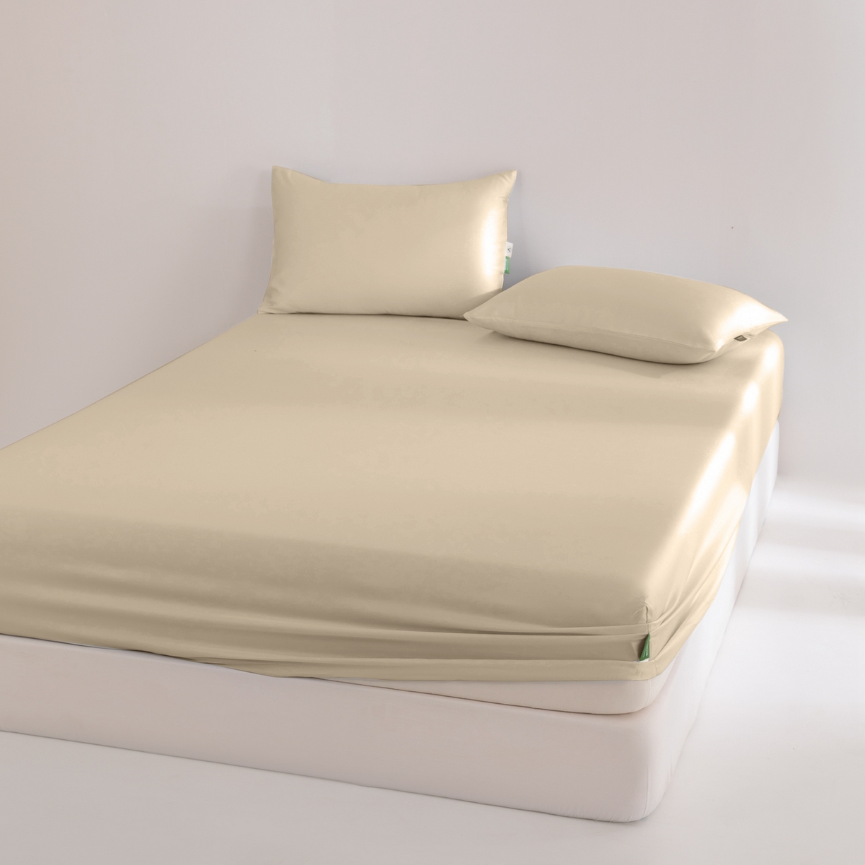 91家纺网 家纺一手货源 找家纺 眠博士 2026新款60S天丝莱赛尔纯色床笠-场景二 60S天丝床笠-浅茶色