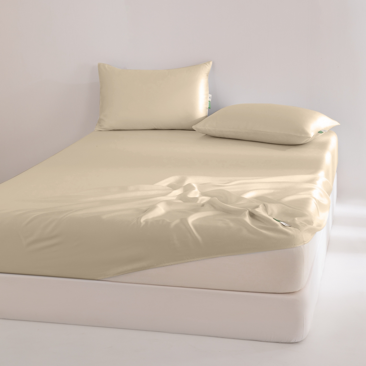 91家纺网 家纺一手货源 找家纺 眠博士 2026新款60S天丝莱赛尔纯色床笠-场景二 60S天丝床笠-浅茶色